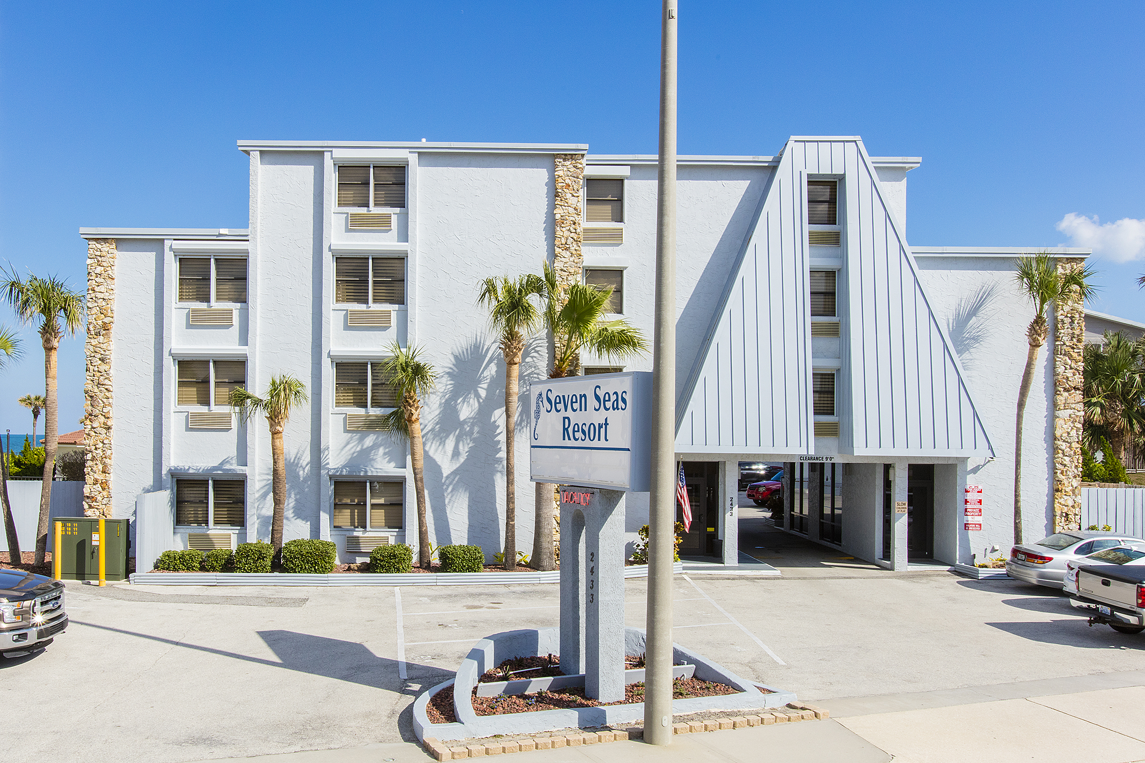 Home Seven Seas Resort Located In Sunny Daytona Beach Ss Seven Seas Resort Features A Pool Room Fishing And More Just Few Minutes Away From